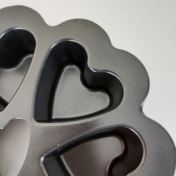 Nordic Ware Heart Shaped Valentine Cake Biscuit Corn bread Dark gray Pan - Picture 9 of 15